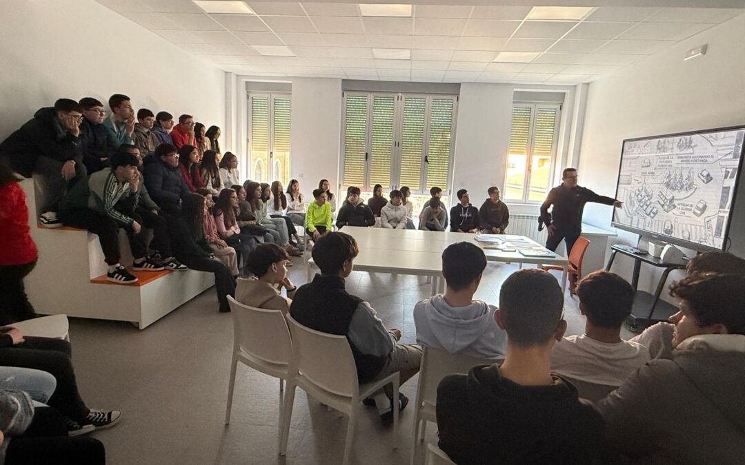 Los alumnos del IES San Vicente de Paul de Benavente escuchan el testimonio de una víctima de ETA
