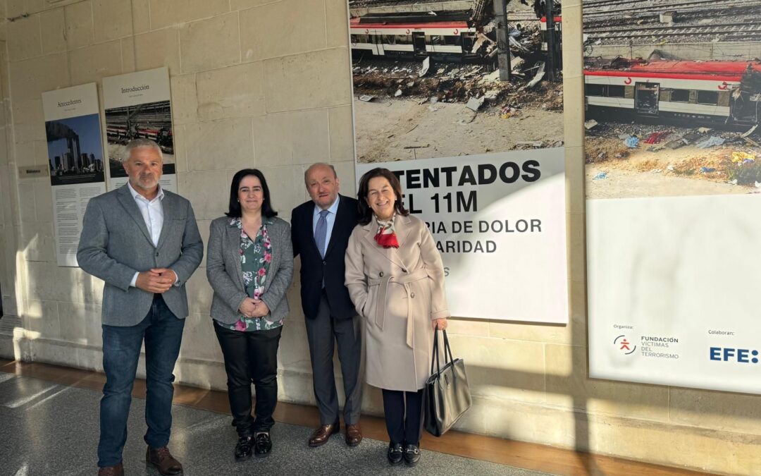 El presidente de la Asociación de Víctimas del Terrorismo de Castilla y León asiste a la inauguración de la exposición ‘20 años del 11M. Memoria de dolor y solidaridad’ en Burgos