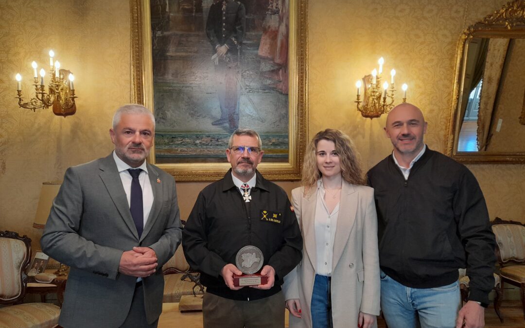 La Asociación de Víctimas del Terrorismo de Castilla y León rinde homenaje al general César García del Castillo por el apoyo recibido a lo largo de su trayectoria