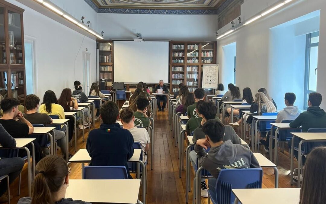 El presidente de la Asociación de Víctimas del Terrorismo de Castilla y León comparte su historia con los alumnos del Colegio La Enseñanza Compañía de María de Valladolid