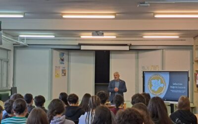 El presidente de la AvtCyL comparte su testimonio con los alumnos del IES Las Salinas de Laguna de Duero