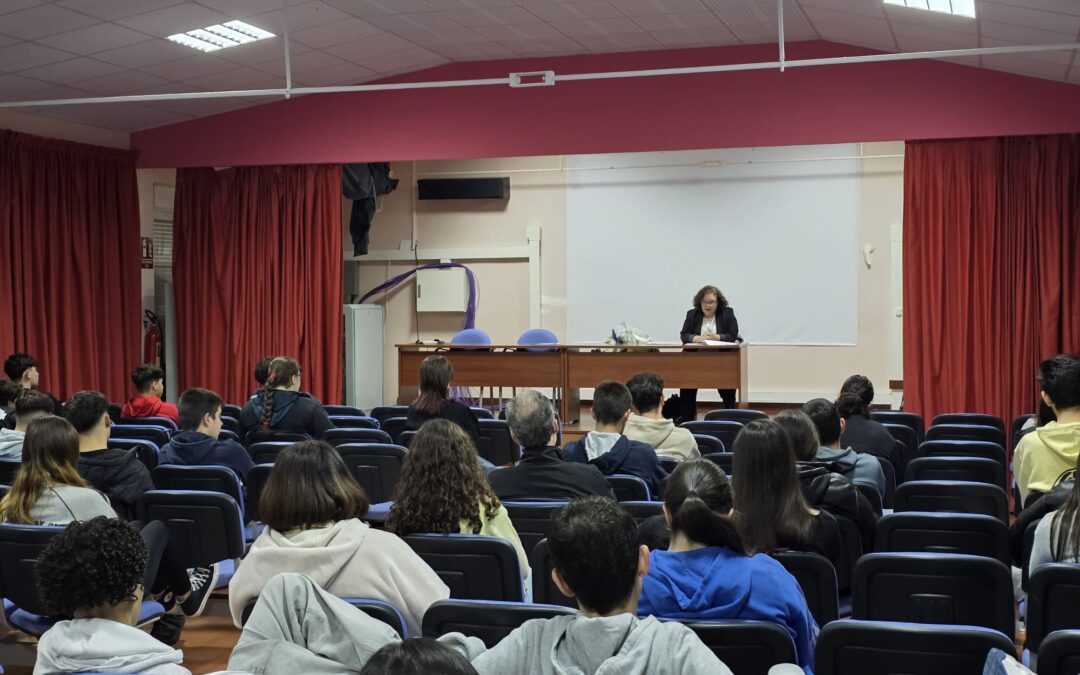 La AvtCyL lleva el testimonio de una víctima del terrorismo al IES Eulogio Florentino Sanz de Arévalo