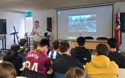 El secretario de la AvtCyL comparte su historia con los alumnos del IES de Tordesillas