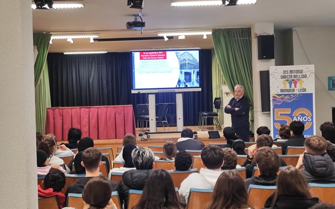 La AvtCyL lleva el testimonio de una víctima al IES Antonio García Bellido de León