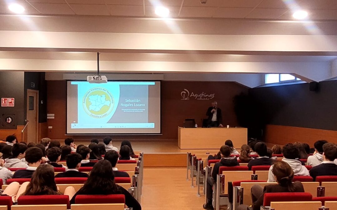 El presidente de la AvtCyL comparte su historia con los alumnos del Colegio Agustinas Misioneras de Valladolid