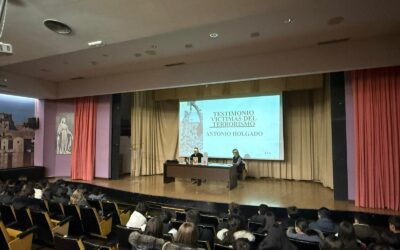 El guardia civil Antonio Holgado comparte su historia con los alumnos del IES La Milagrosa de Zamora