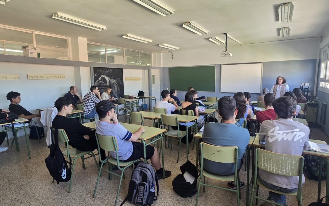Una víctima del atentado de la cafetería Rolando comparte su testimonio en institutos de Salamanca y Ávila