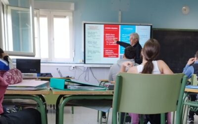 Una víctima del atentado de la cafetería Rolando comparte su testimonio en el IES de Espinosa de los Monteros de Burgos