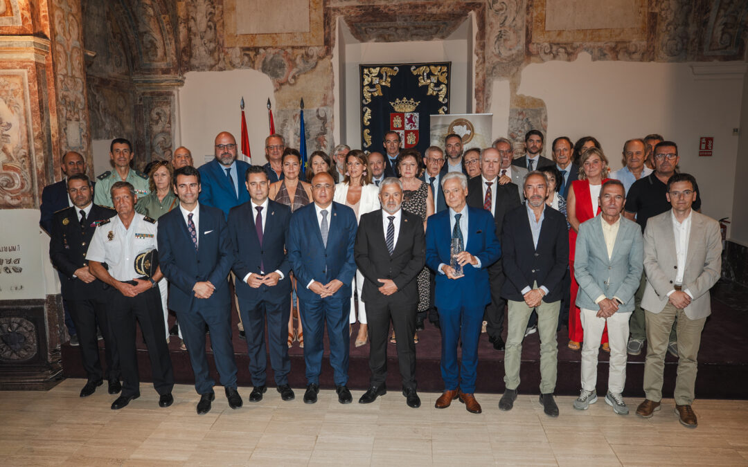 La AVTCyL entrega su Premio Colmena 2026 a Carlos Totorika por su compromiso en la defensa de las víctimas del terrorismo